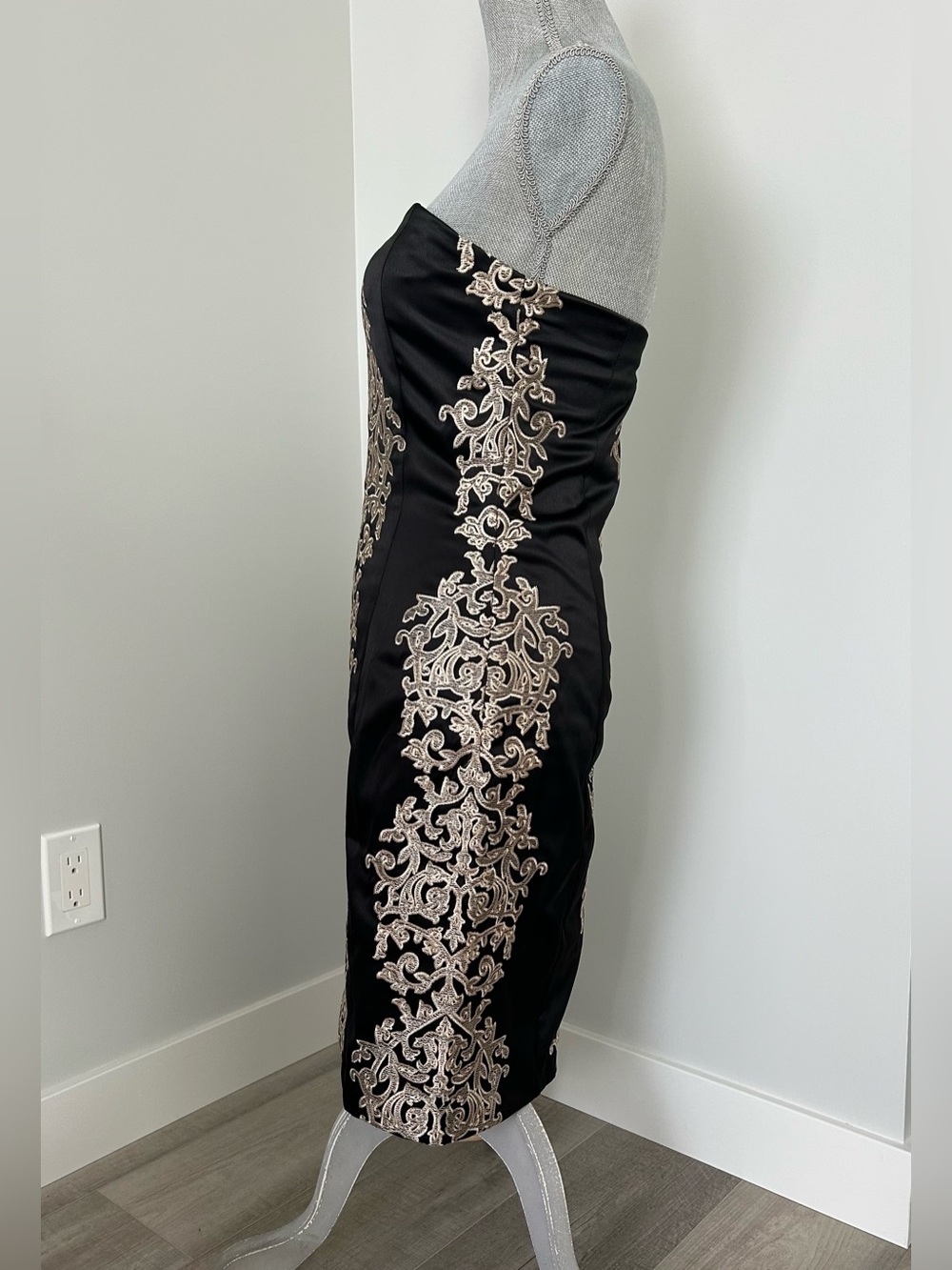 NWT Le Chateau Size S Strapless Cocktail Dress Black Satin Cream Embroidery - Picture 5 of 16